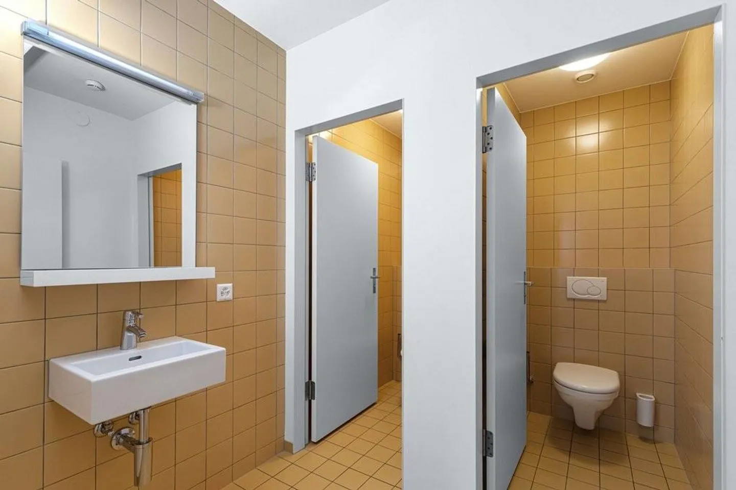 Modern office space with high-quality equipment and flexible use - Photo 5 of 8