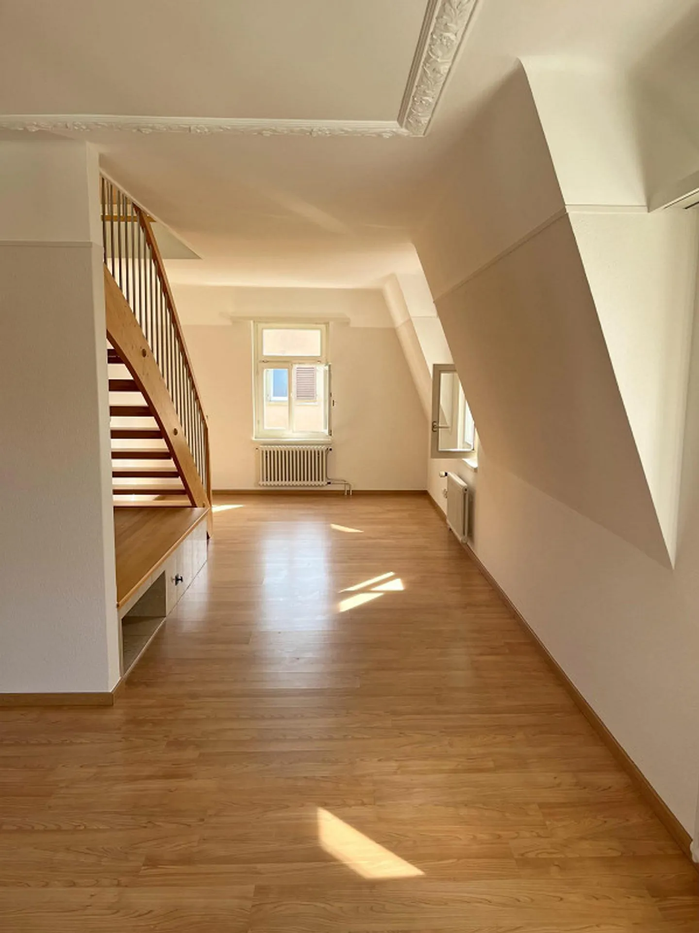 Charmante 4.5-Zimmer-Altbauwohnung mit loftartigem Dachgeschoss - Foto 4 di 12