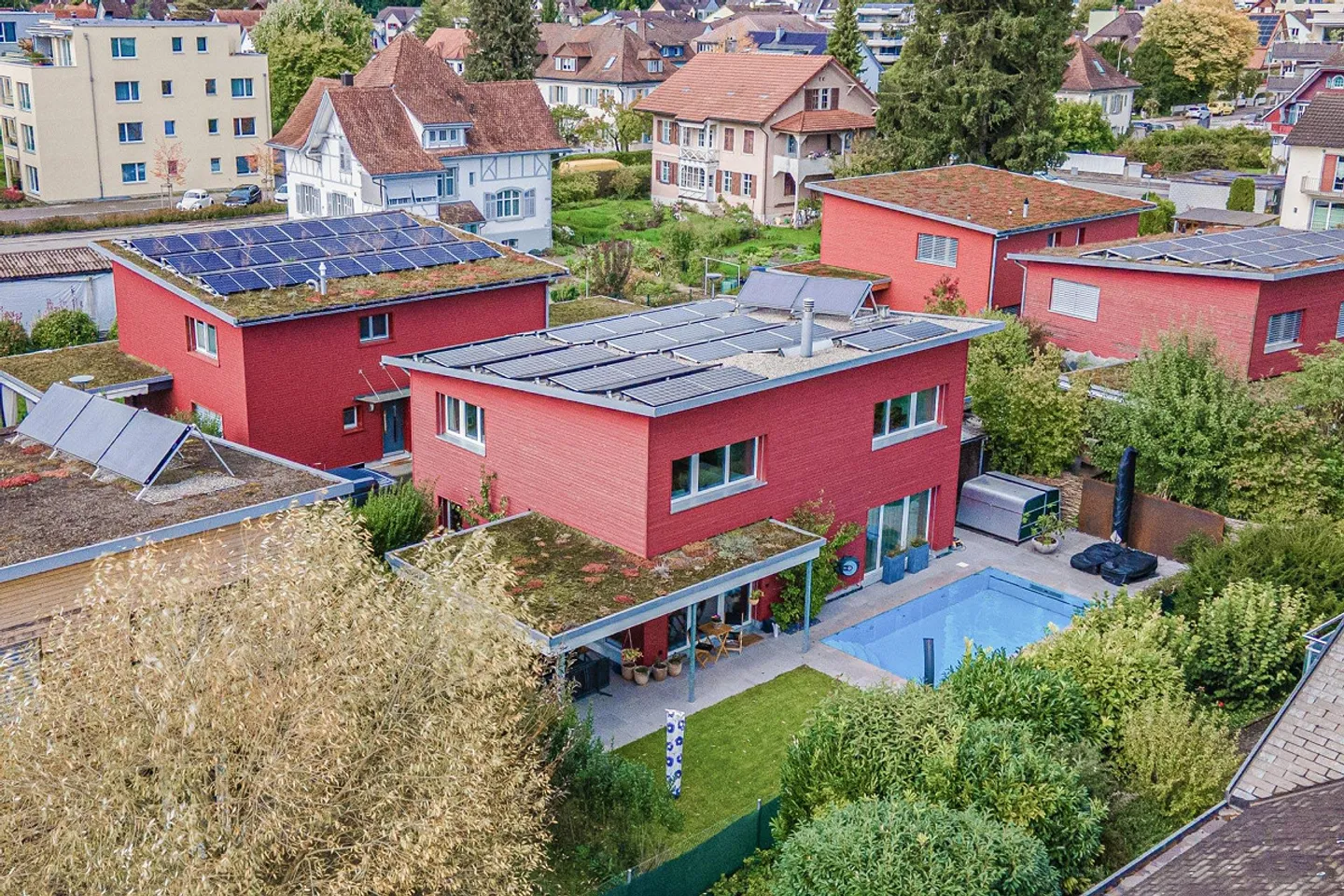 Einfamilienhaus mit Pool - Foto 1 von 16