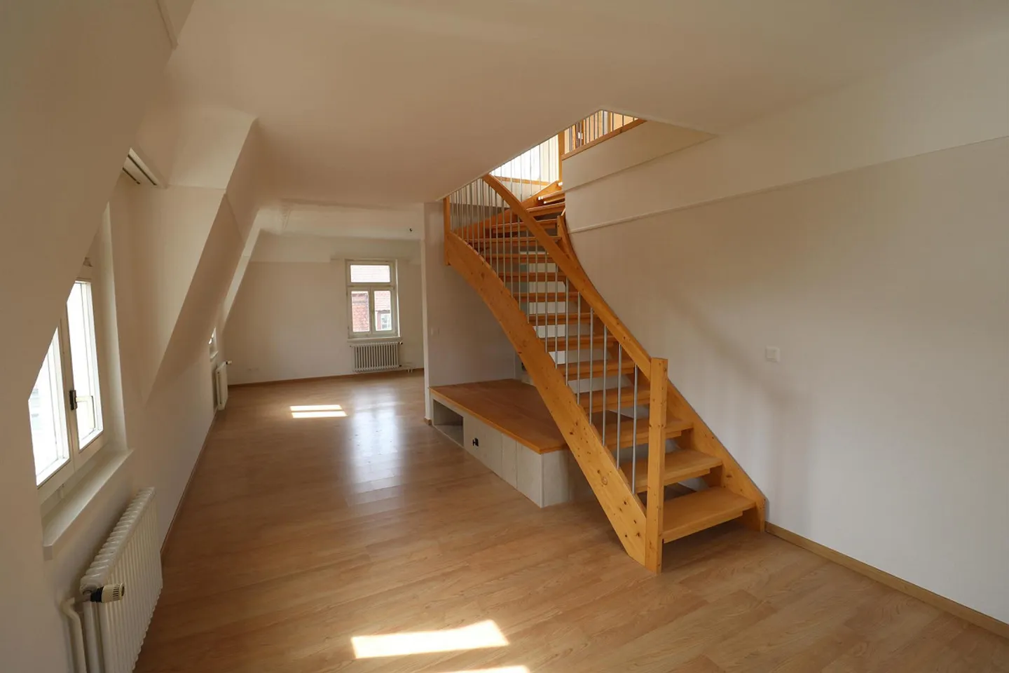Charmante 4.5-Zimmer-Altbauwohnung mit loftartigem Dachgeschoss - Foto 3 di 12