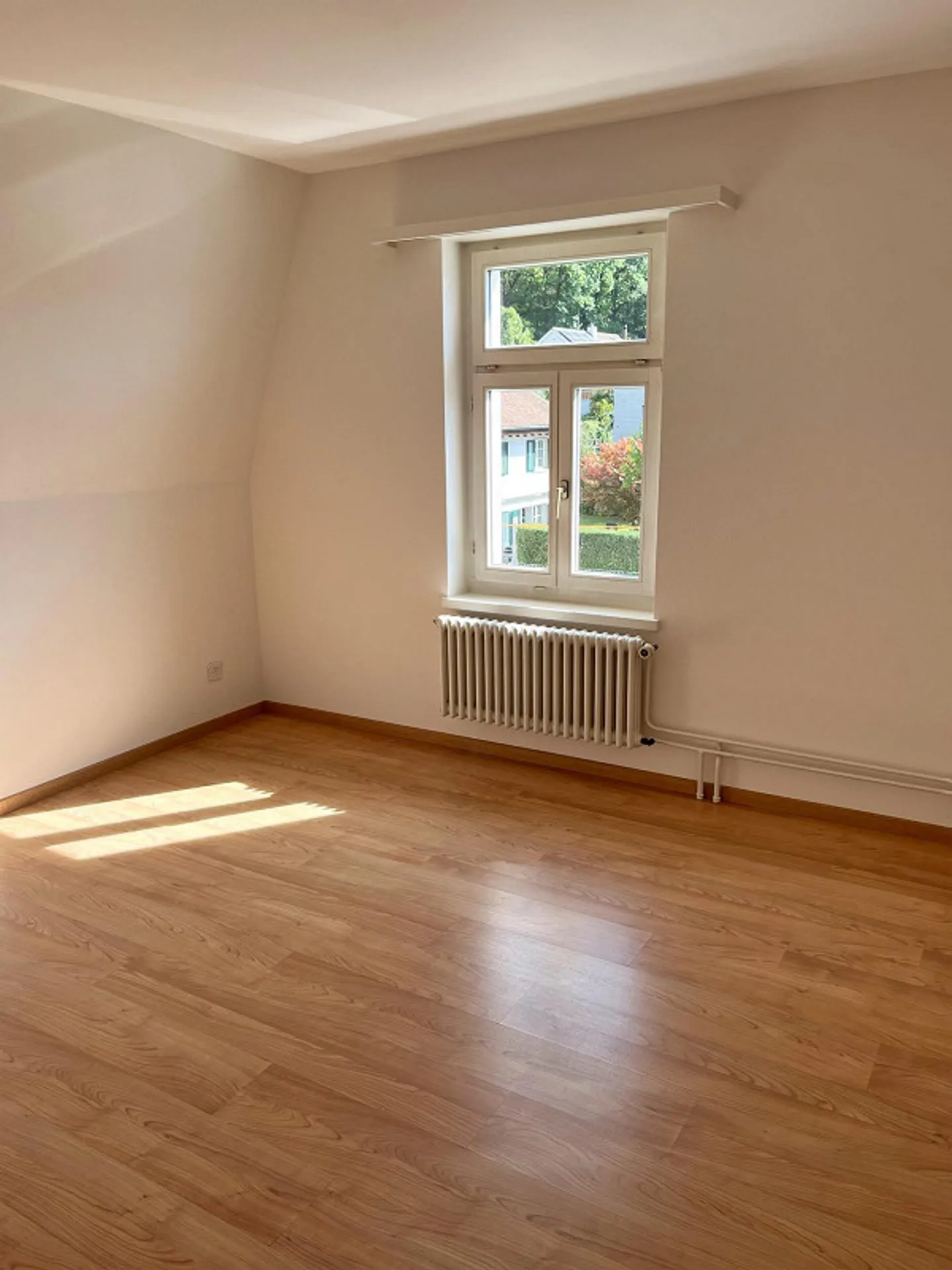 Charmante 4.5-Zimmer-Altbauwohnung mit loftartigem Dachgeschoss - Foto 7 di 12