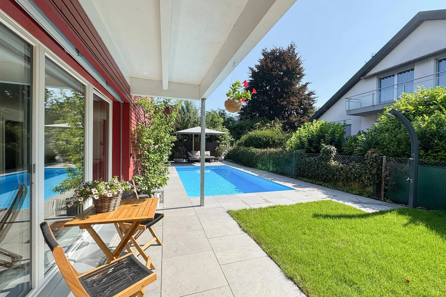 Einfamilienhaus mit Pool - Foto 3 von 16