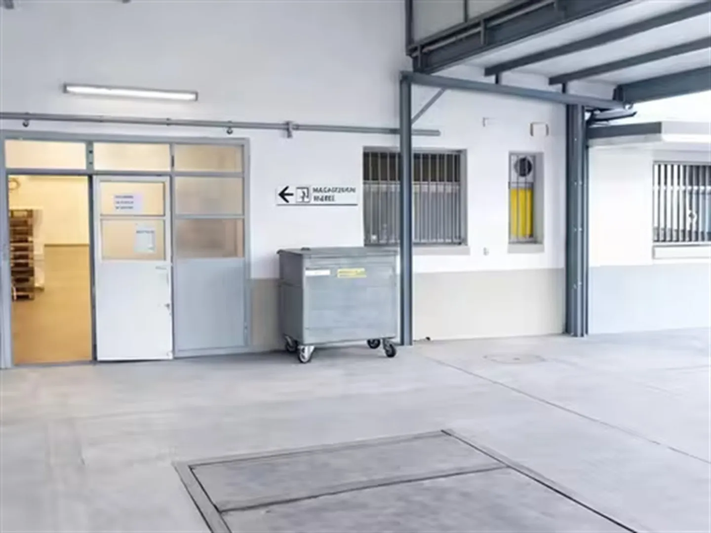 Stabio - Warehouse with Parking - Photo 4 of 4