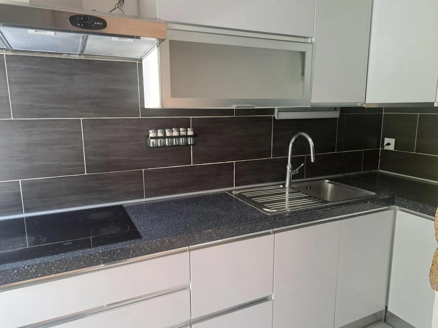 BEL APPARTAMENTO DI 3,5 STANZE CON 80 M2 E TERRAZZA - Foto 2 di 16