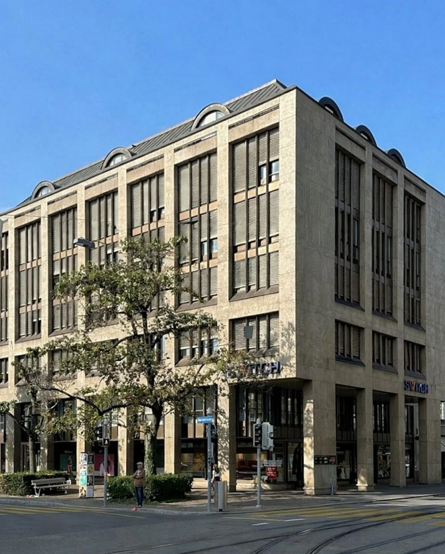 Spacious office space with sensational views in a top location at ... - Photo 1 of 8