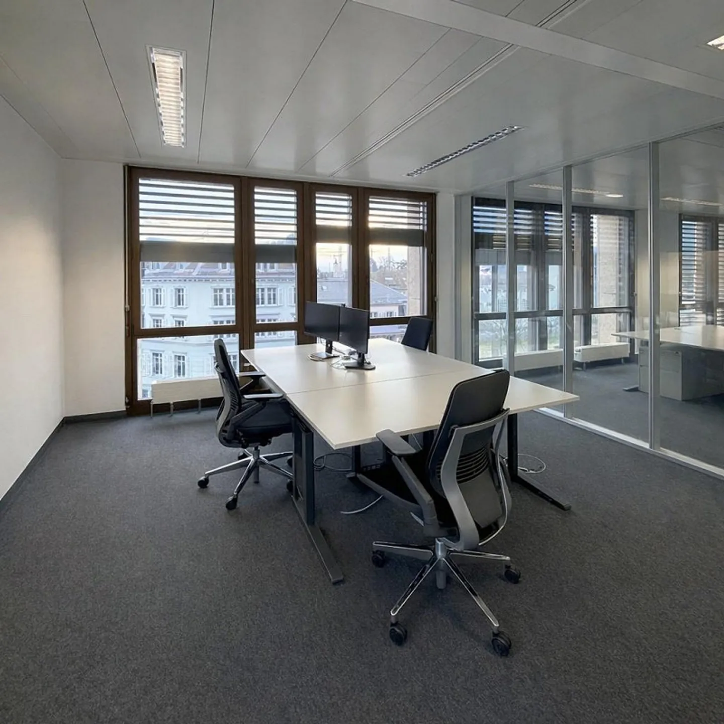 Spacious office space with sensational views in a top location at ... - Photo 5 of 8
