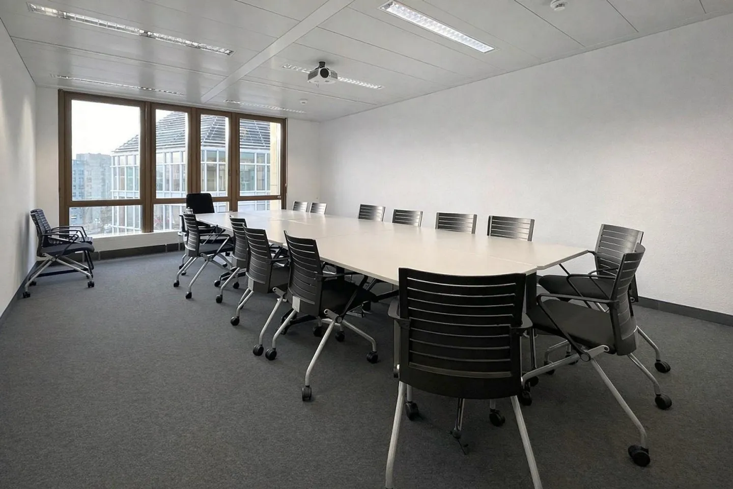 Spacious office space with sensational views in a top location at ... - Photo 6 of 8