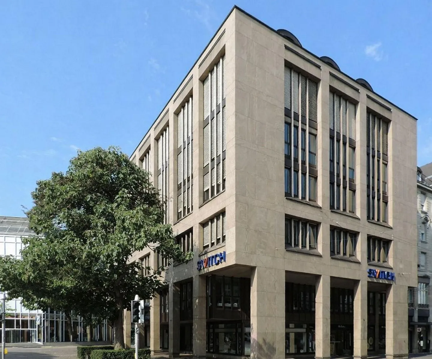 Spacious office space with sensational views in a top location at ... - Photo 2 of 8