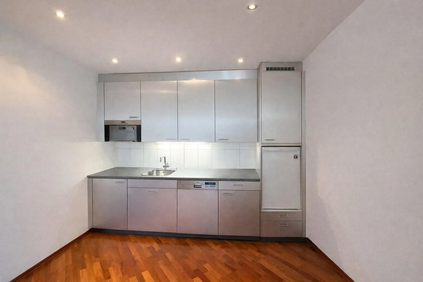 Spacious office space with sensational views in a top location at ... - Photo 8 of 8