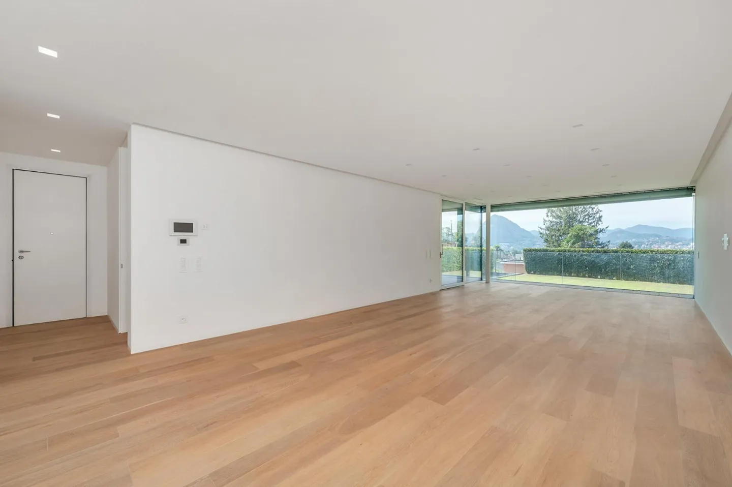 LUXURIOUS 4.5 ROOMS WITH GARDEN - Photo 5 of 13