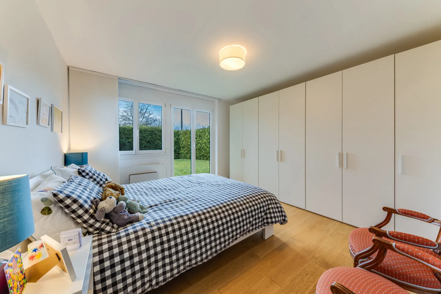 Unique individual villa in the center of Aigle consisting of 2 apartments - Photo 9 of 22