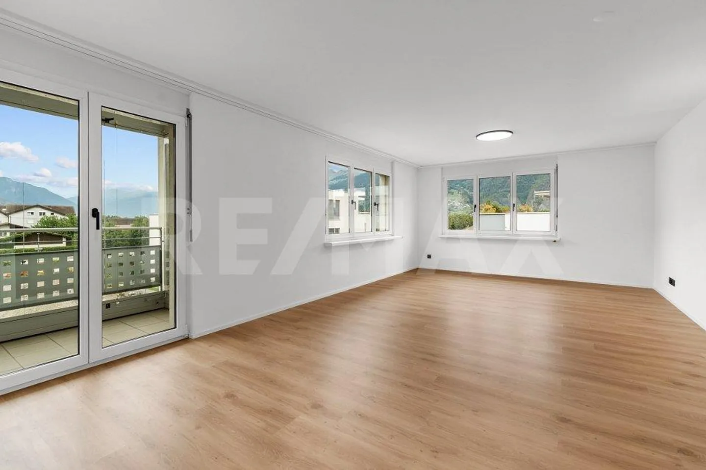 Renovierte 4½-Zimmerwohnung mit zwei Balkonen in Malans - Photo 1 of 13