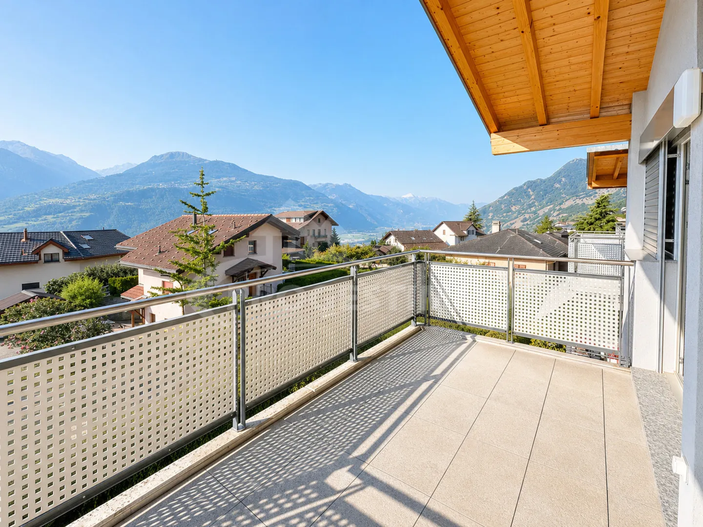 Exceptional Penthouse with Panoramic View of the Alps - Photo 4 of 11
