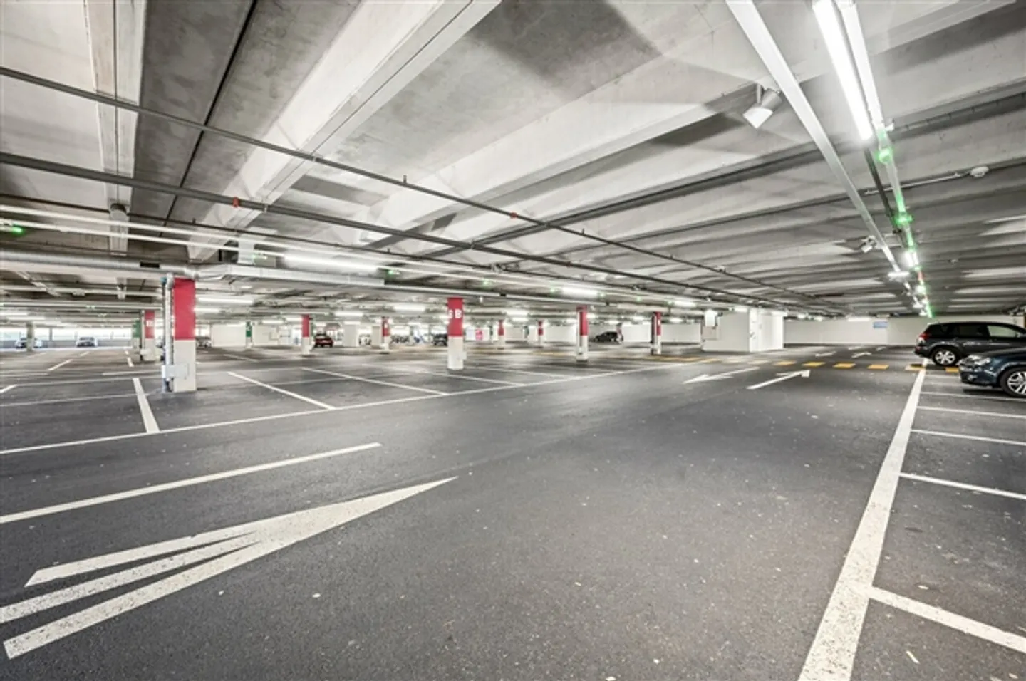 363m2 Office in Allaman / IKEA Outlet Center - Photo 2 of 3