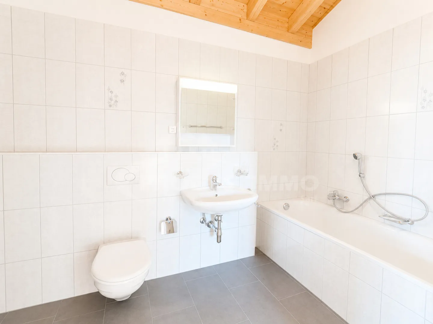 Exceptional Penthouse with Panoramic View of the Alps - Photo 9 of 11