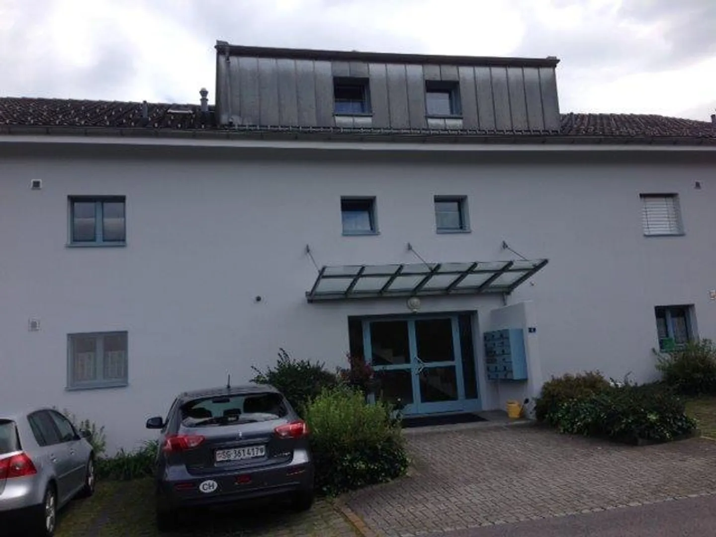 Well-maintained multi-family house with 7 apartments / 1 commercial unit for sale - Photo 1 of 1