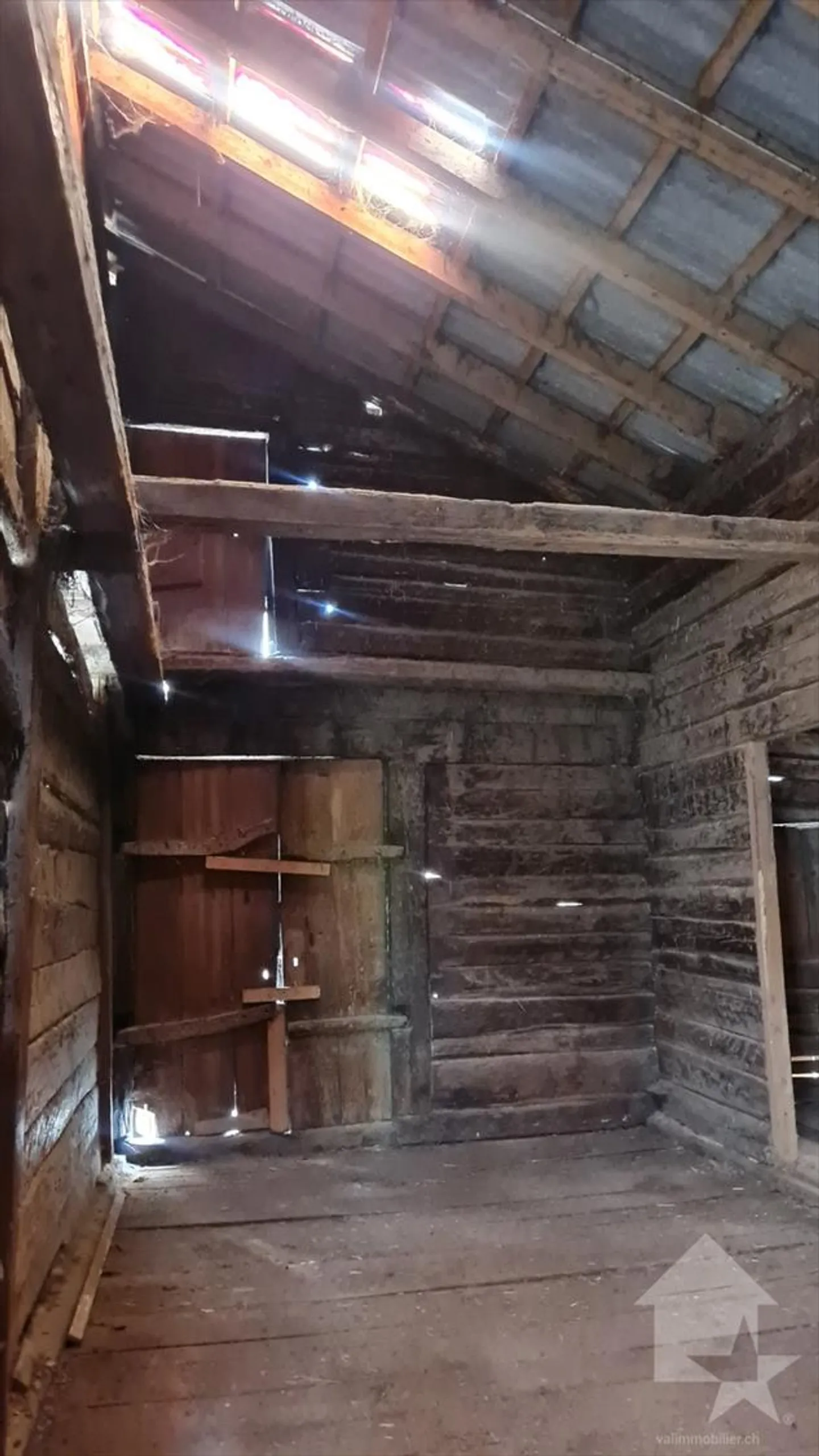 Une grange à rénover au coeur du village de Sembrancher - Photo 10 sur 13