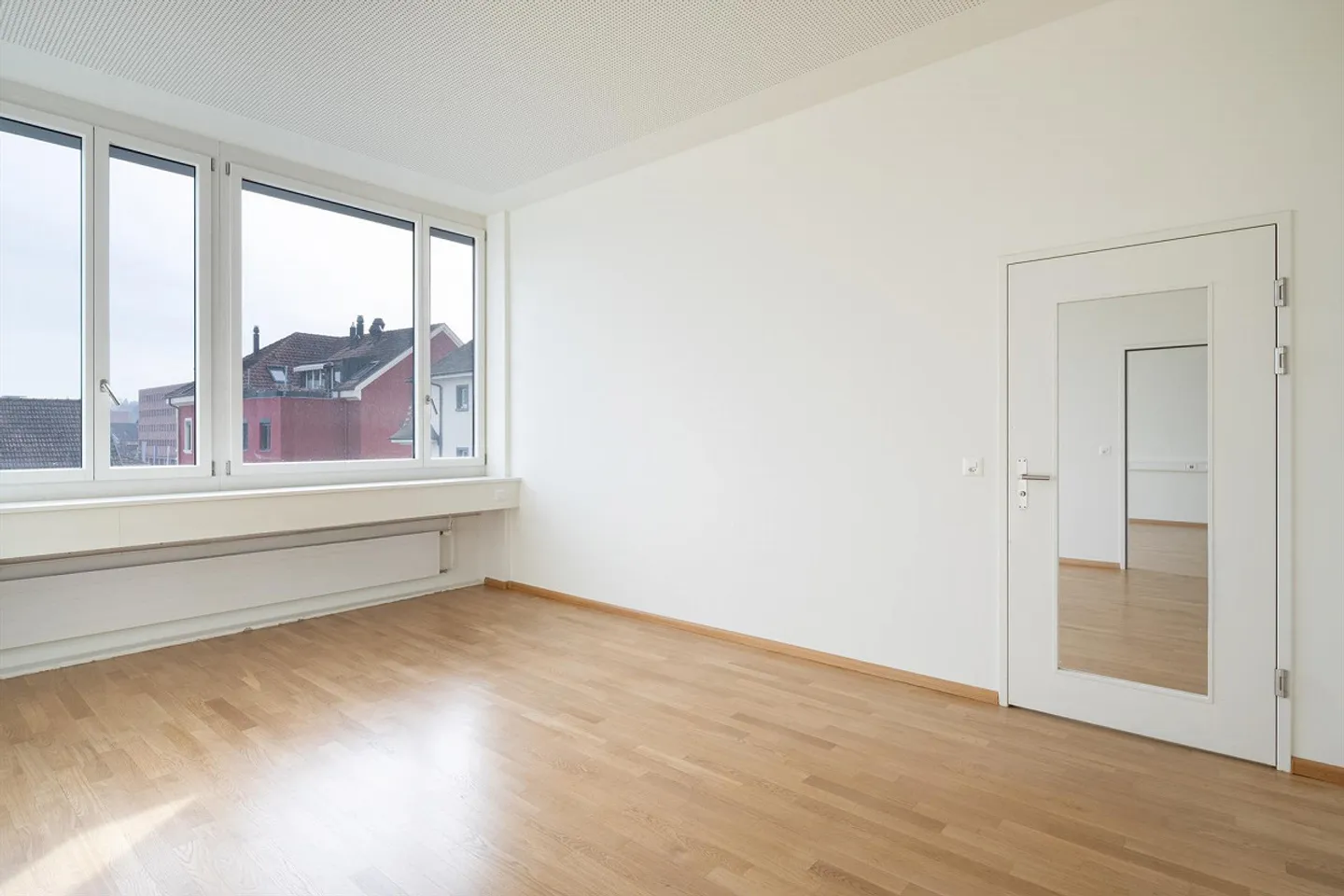 Quiet & Bright Office Spaces with Parquet - Working with a Feel-Good Factor - Photo 4 of 12