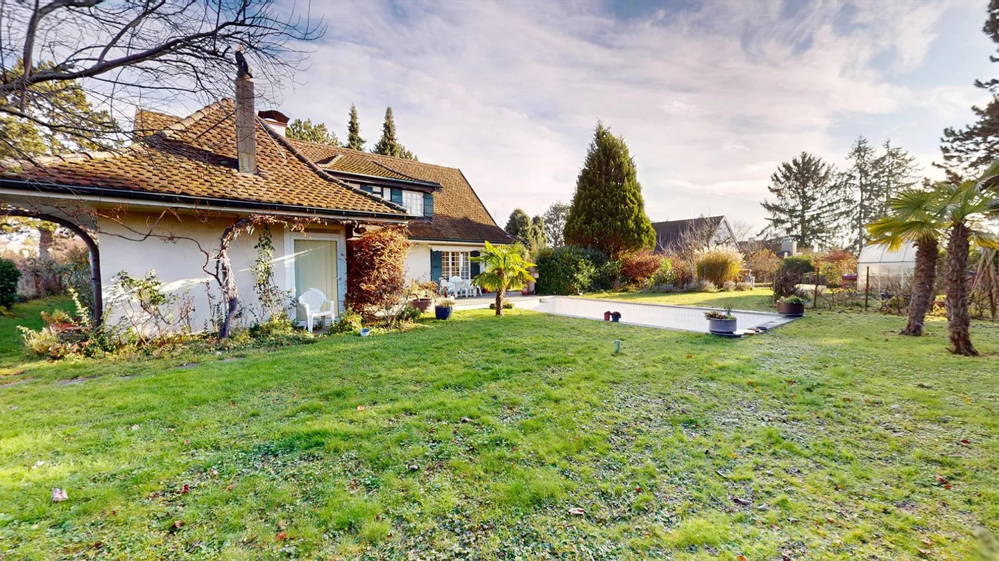 Maison de campagne de 6 pièces avec piscine dans le meilleur emplacement d'Allschwil avec grand jardin - Photo 4 sur 14