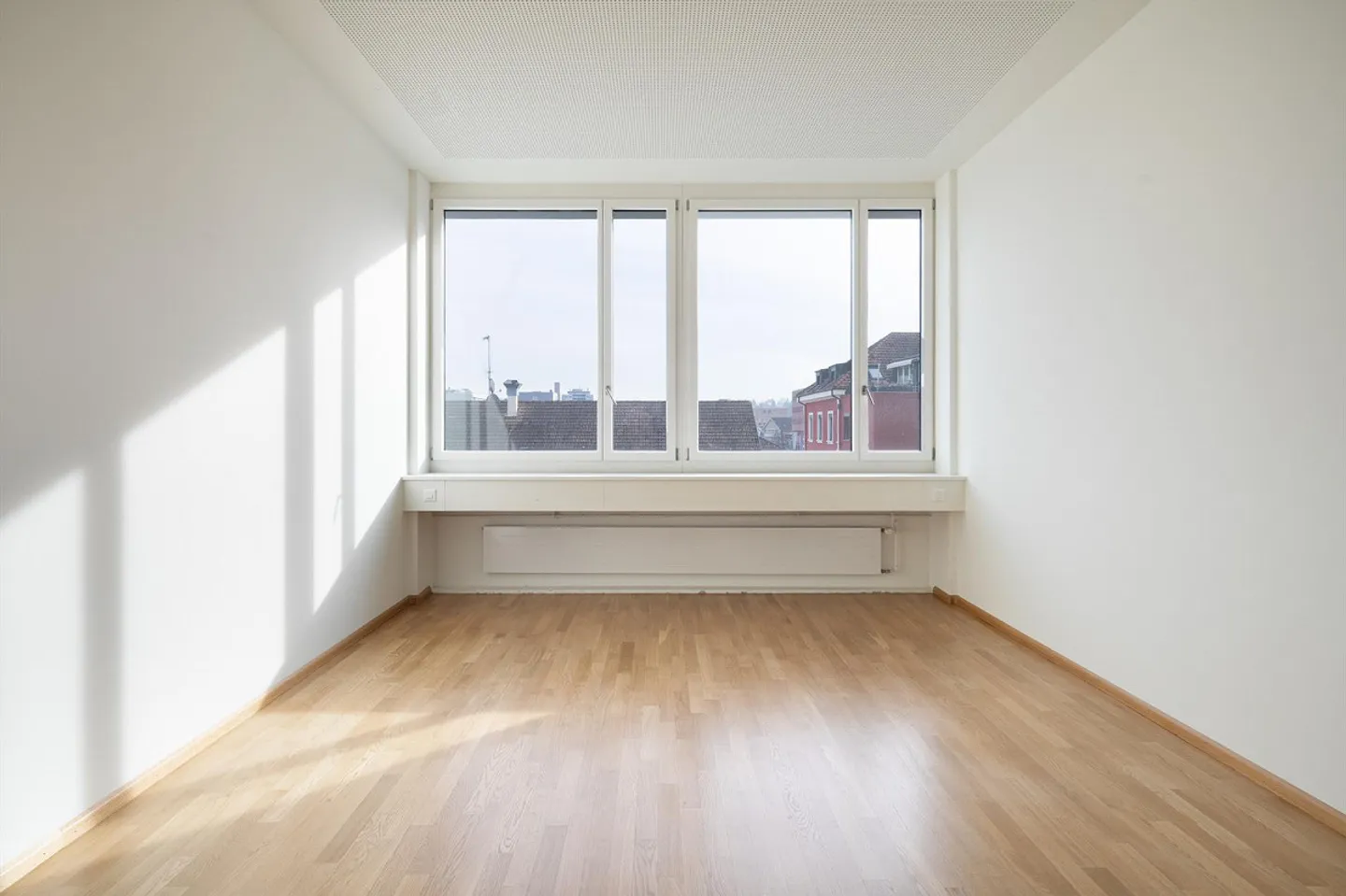 Quiet & Bright Office Spaces with Parquet - Working with a Feel-Good Factor - Photo 3 of 12