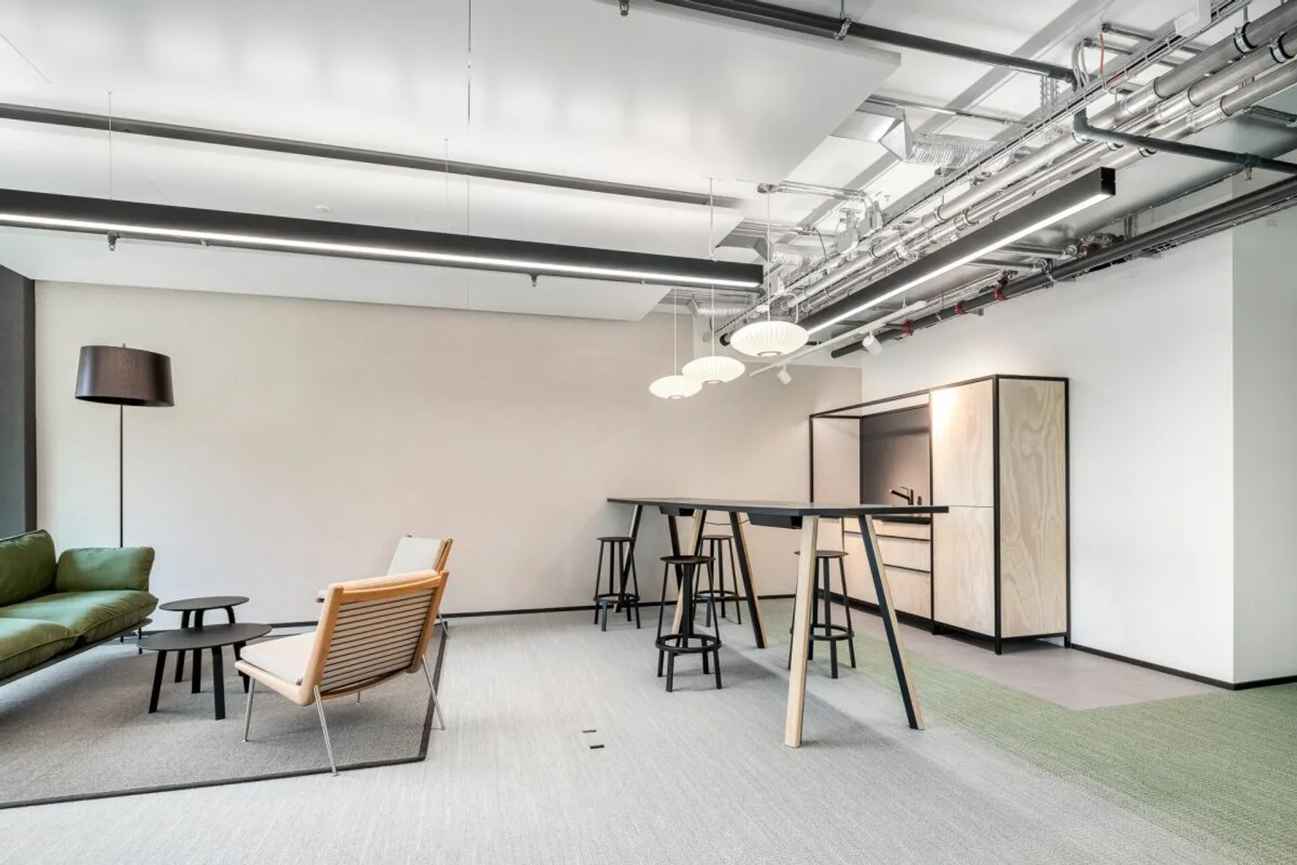 R2 Tower - Take Your Business to New Heights - Photo 5 of 15