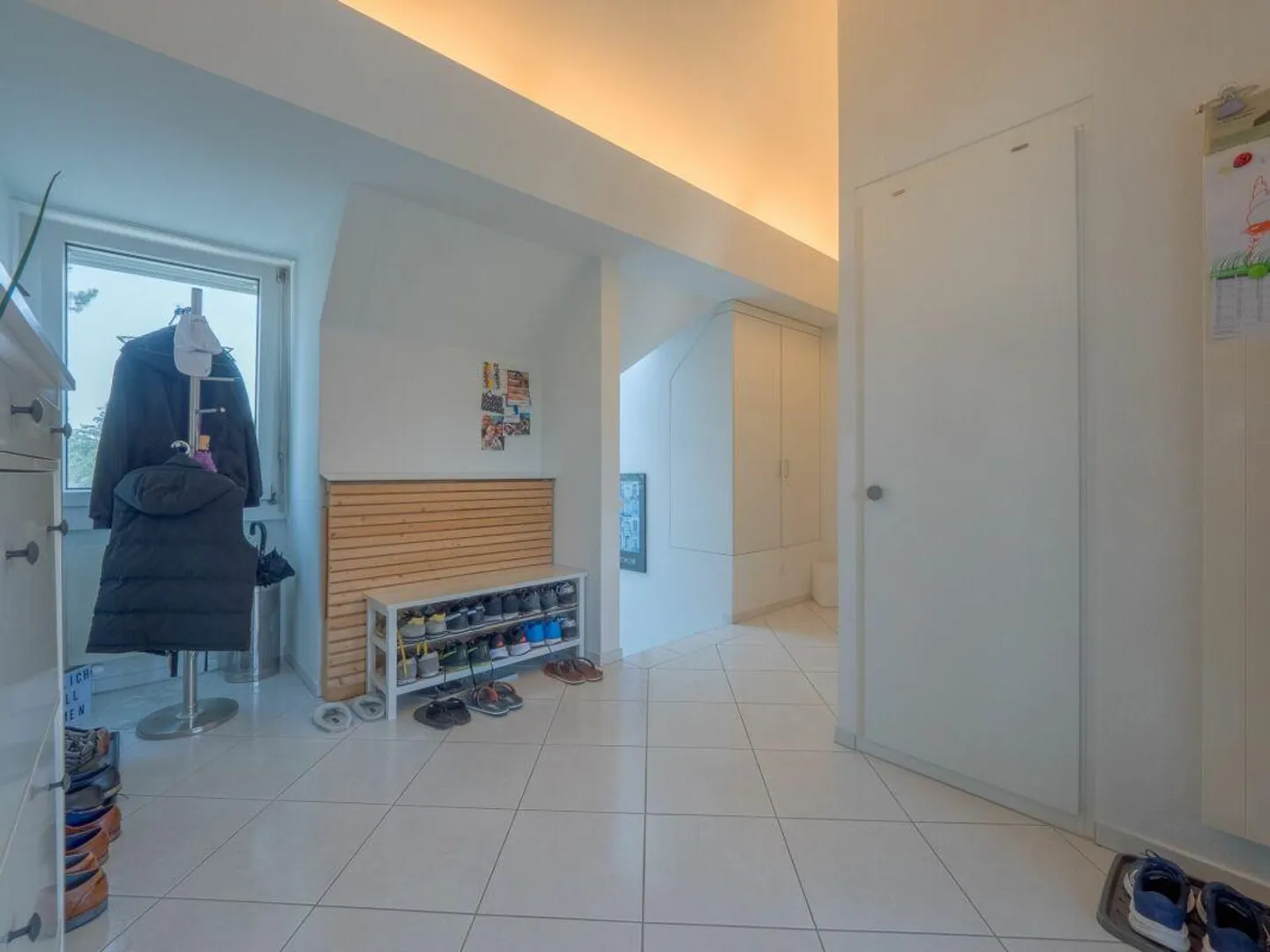 Spacious 4.5 Z' penthouse apartment with balcony, lift and 2 parking spaces - in the center of Reinach BL - Photo 2 of 13