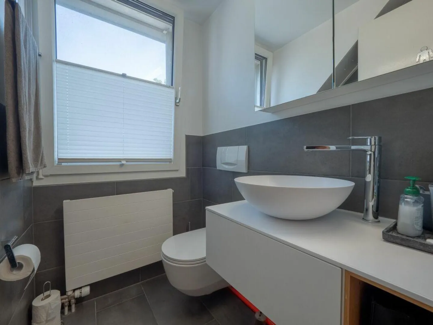 Spacious 4.5 Z' penthouse apartment with balcony, lift and 2 parking spaces - in the center of Reinach BL - Photo 8 of 13