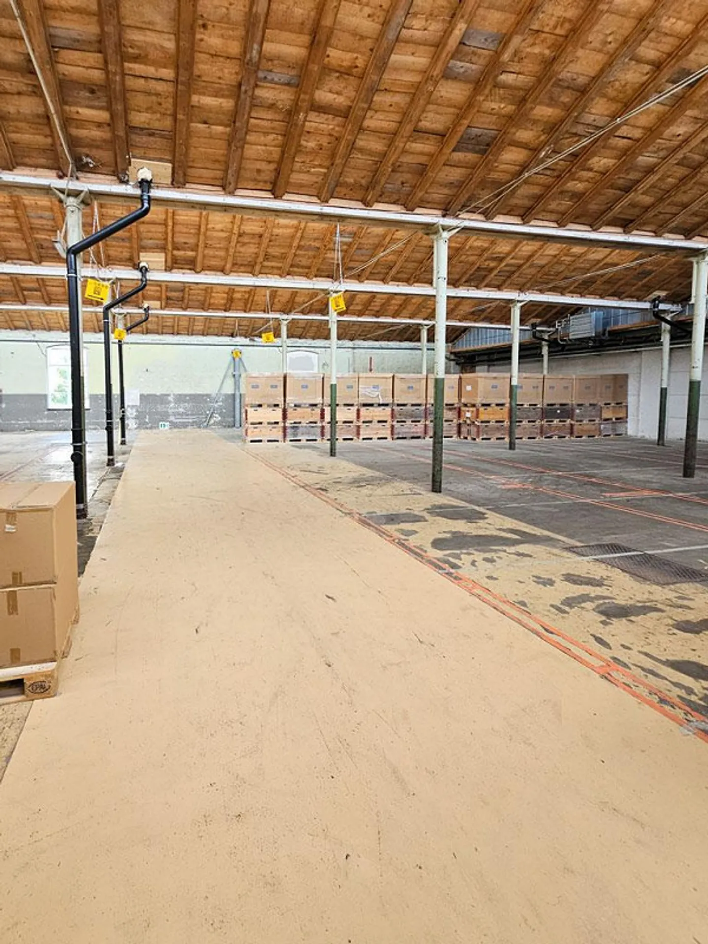 Lichtdurchflutete Gewerbe- oder Lagerflächen ab 290 m2 - Photo 1 sur 6