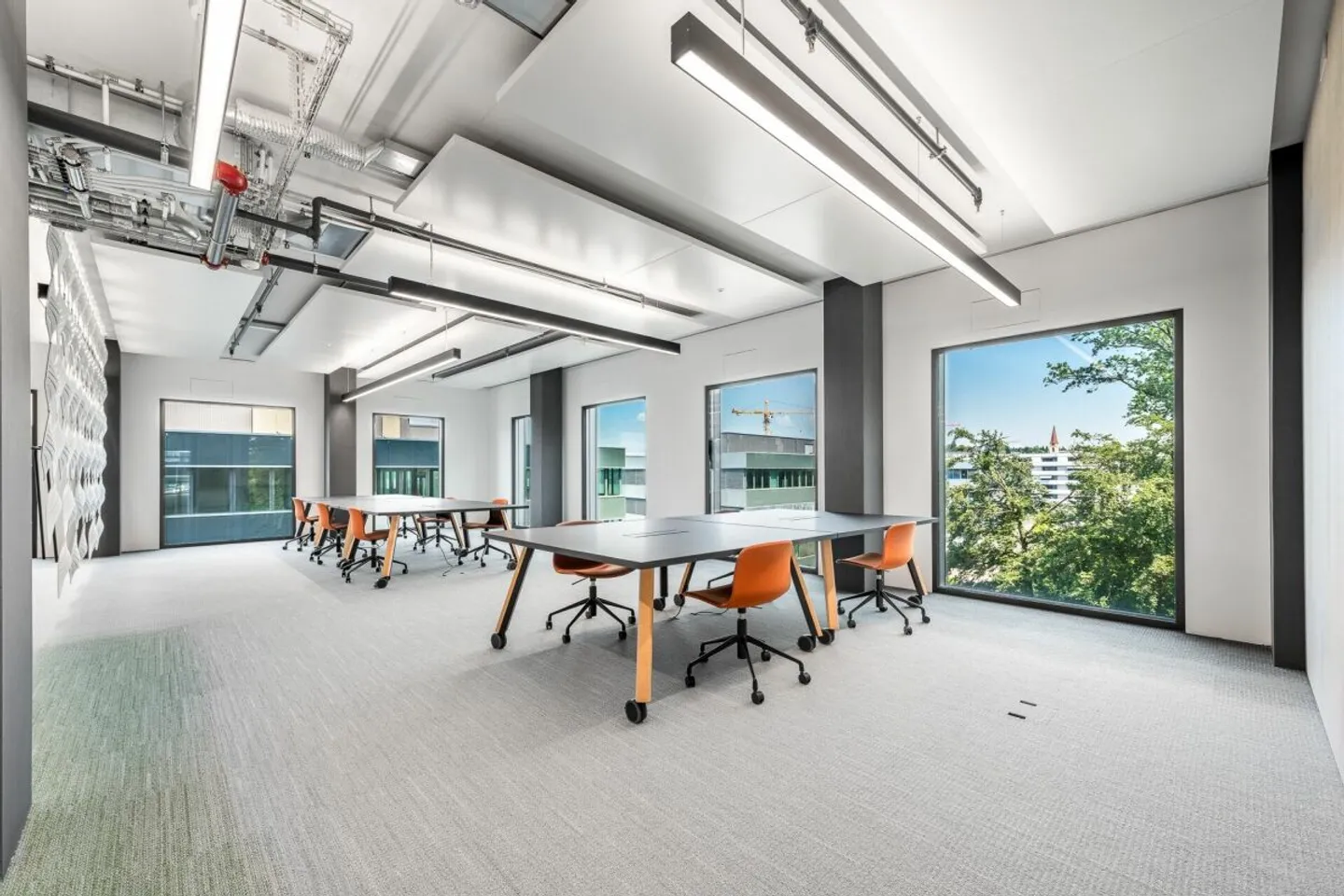 R2 Tower - Take Your Business to New Heights - Photo 8 of 15