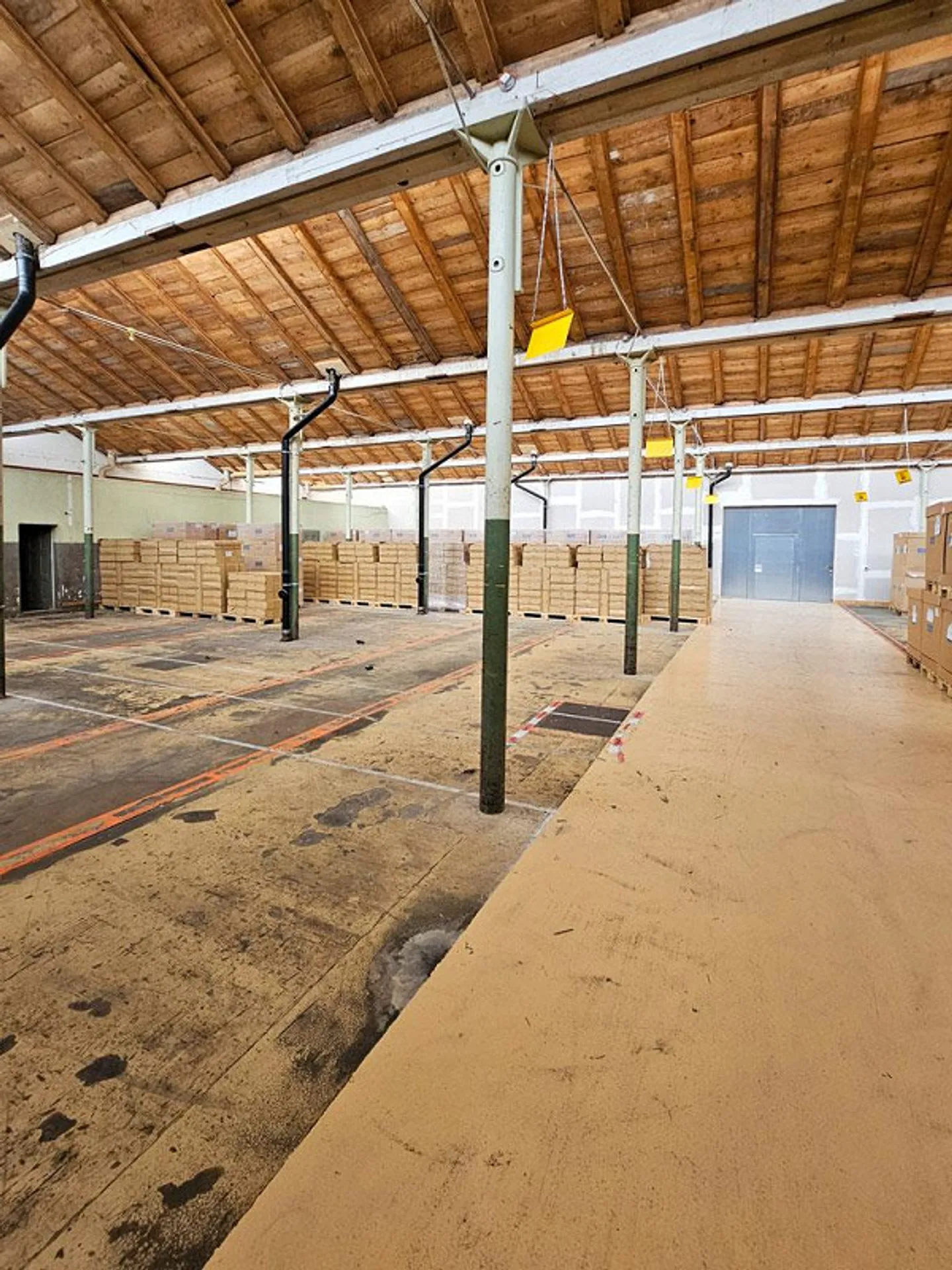 Lichtdurchflutete Gewerbe- oder Lagerflächen ab 290 m2 - Photo 2 sur 6