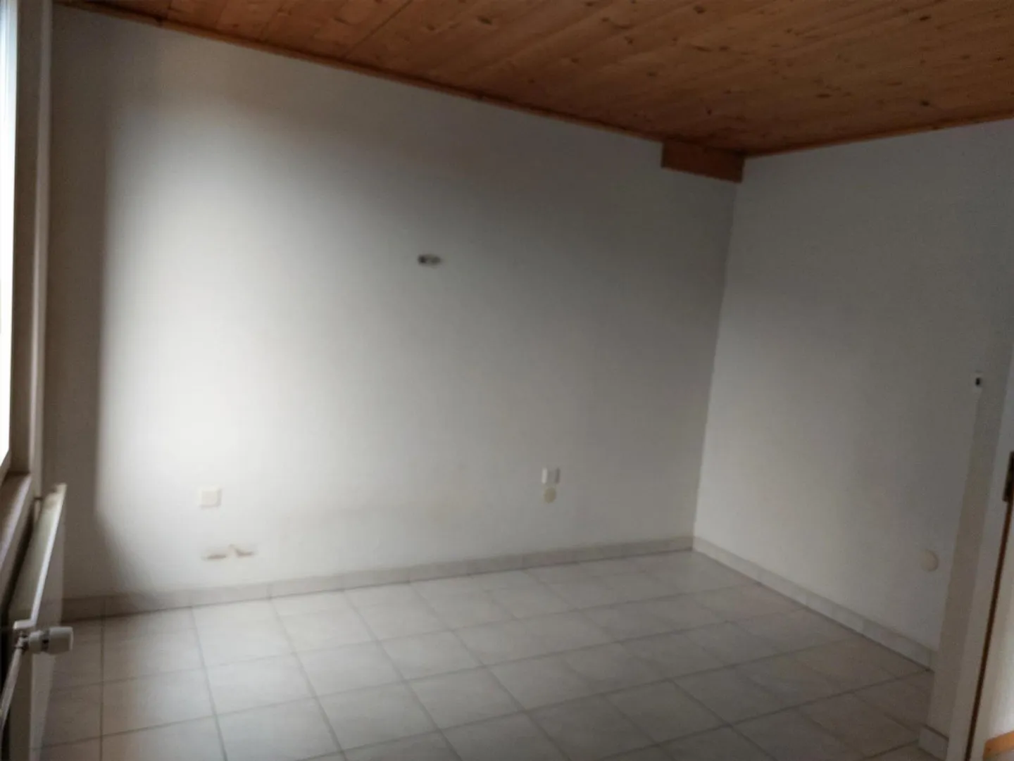 Bright 2.5-room attic apartment with balcony - Photo 4 of 8