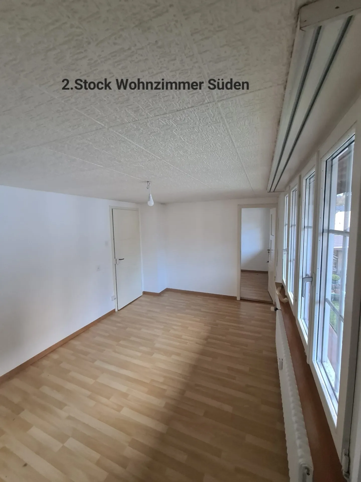 Neu renoviertes 6-Zimmer-Reihenhaus mit grossem Kellerraum, Ermatingen - Photo 8 of 13