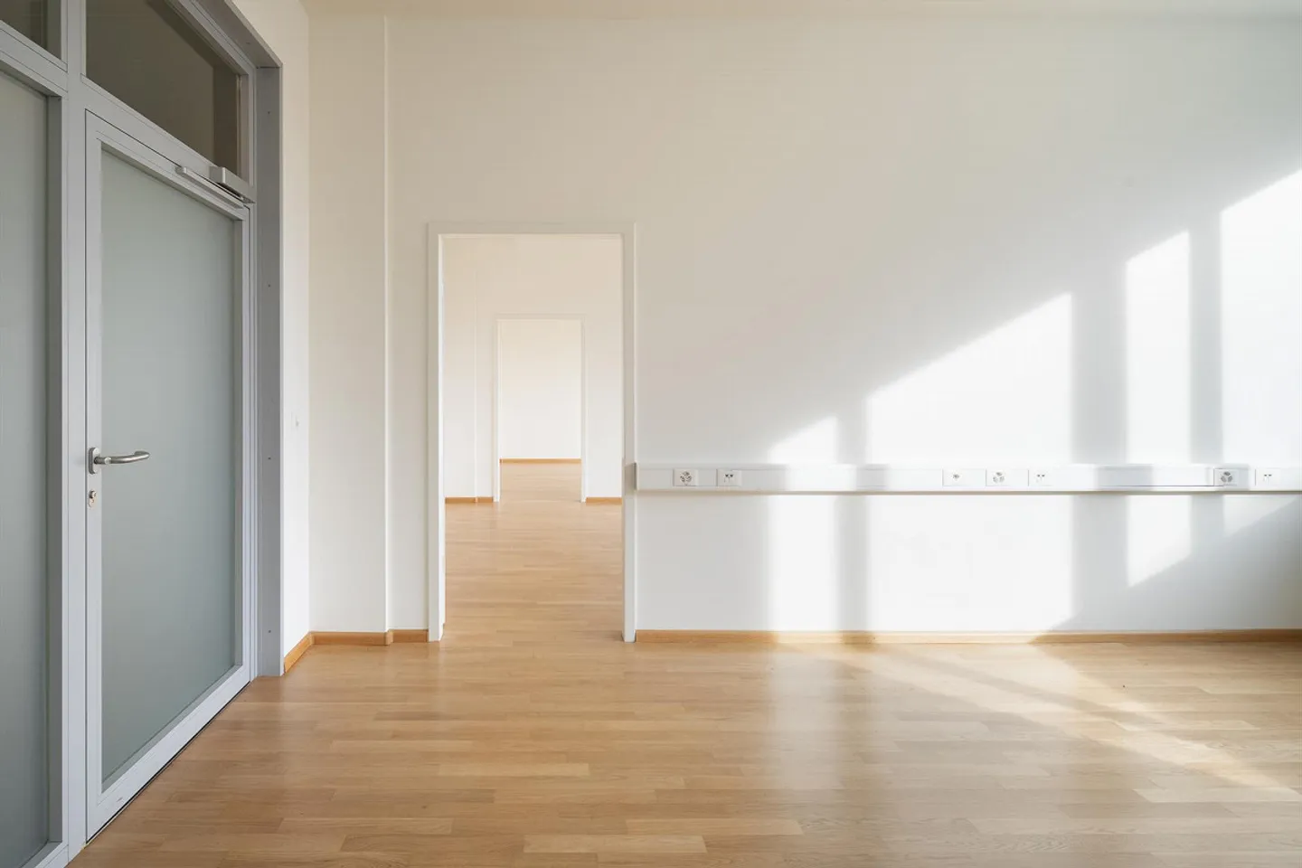 Quiet & Bright Office Spaces with Parquet - Working with a Feel-Good Factor - Photo 9 of 12