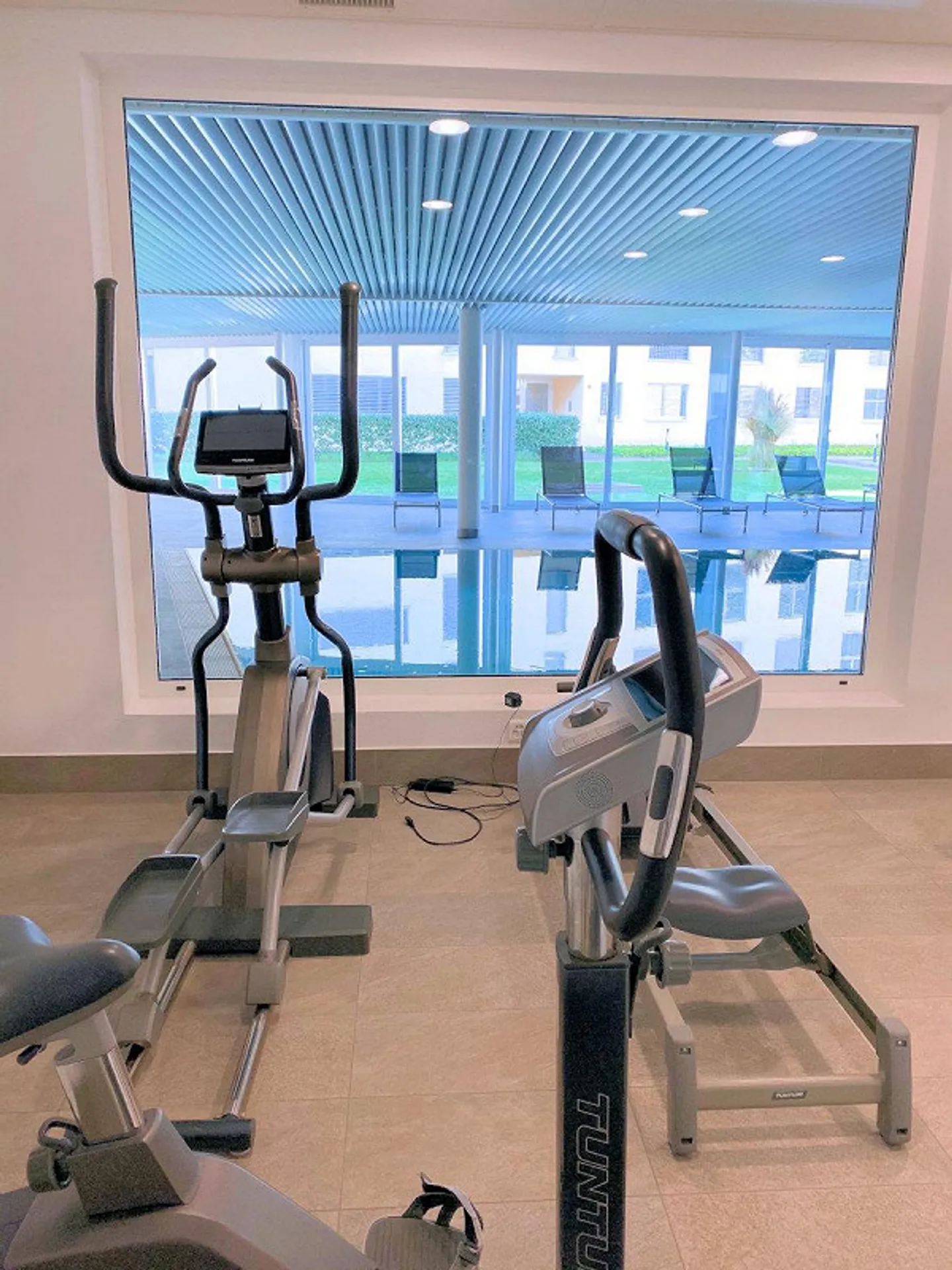 Mendrisio, in beautiful residence, modern 3.5 room apartment with spa - Photo 11 of 13