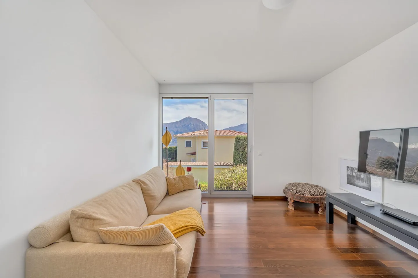 Villa di Design Esclusivo con Vista Lago e Assoluta Privacy - Foto 6 di 13