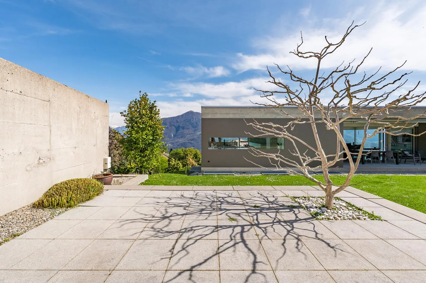 Villa di Design Esclusivo con Vista Lago e Assoluta Privacy - Foto 9 di 13