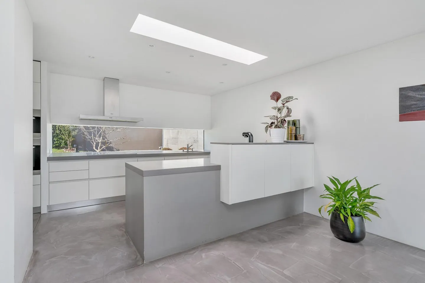 Villa di Design Esclusivo con Vista Lago e Assoluta Privacy - Foto 2 di 13