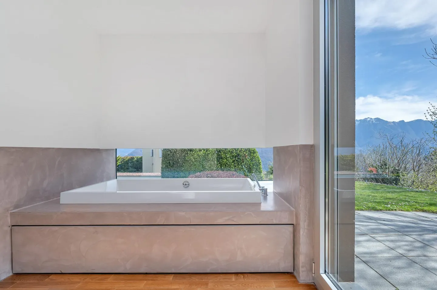 Villa di Design Esclusivo con Vista Lago e Assoluta Privacy - Foto 4 di 13