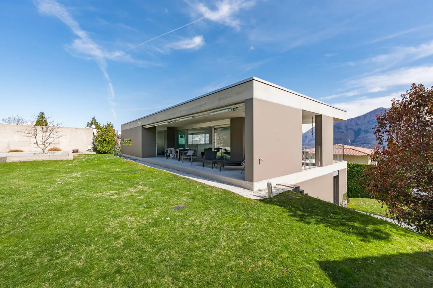 Villa di Design Esclusivo con Vista Lago e Assoluta Privacy - Foto 11 di 13