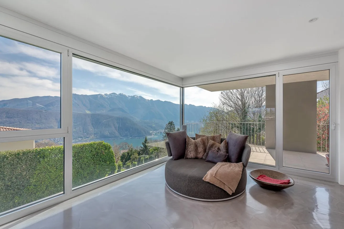 Villa di Design Esclusivo con Vista Lago e Assoluta Privacy - Foto 12 di 13