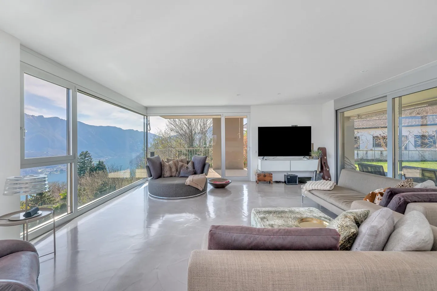 Villa di Design Esclusivo con Vista Lago e Assoluta Privacy - Foto 13 di 13