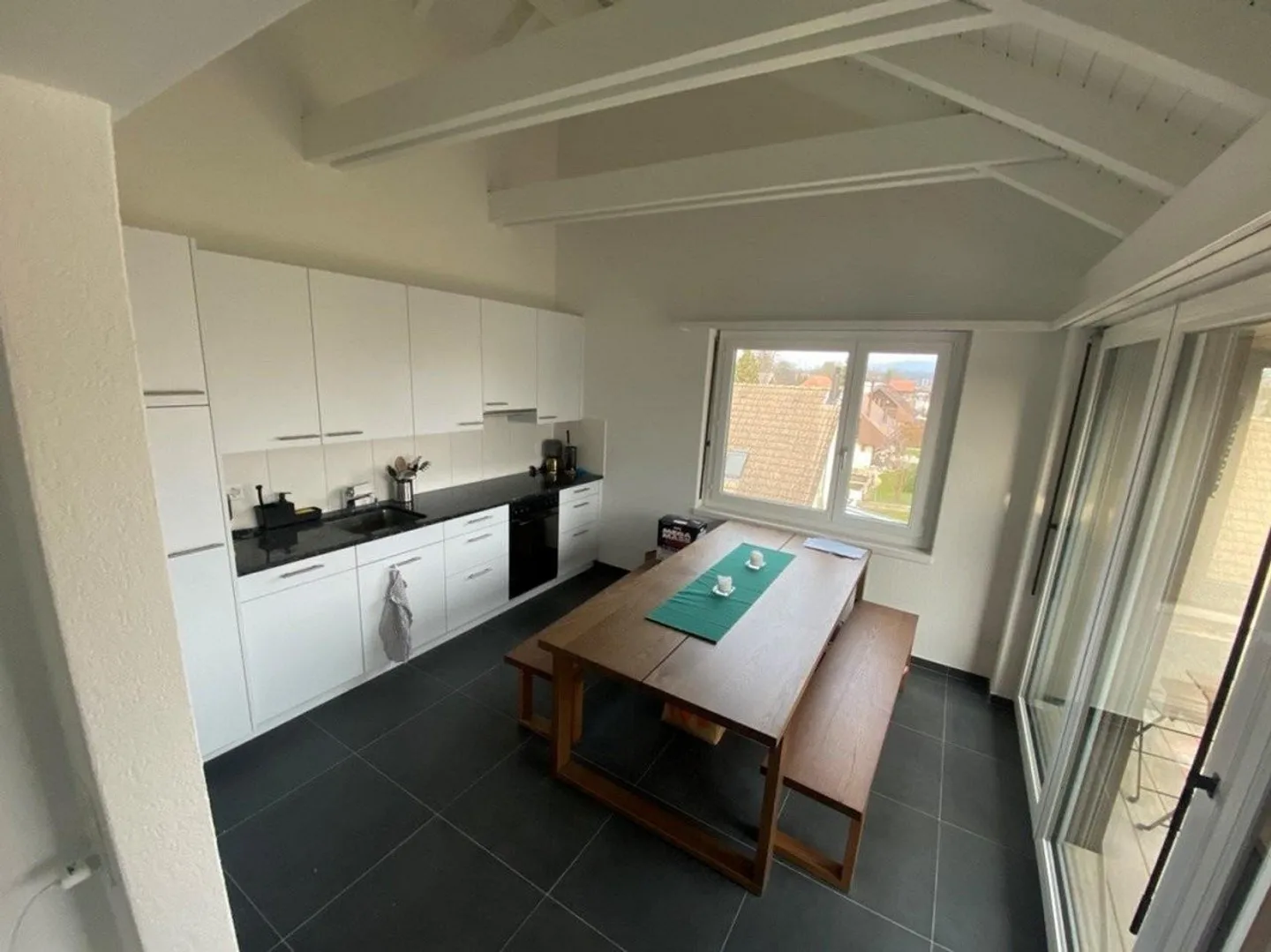Appartement moderne 4.5 pièces avec balcon - Photo 3 sur 10