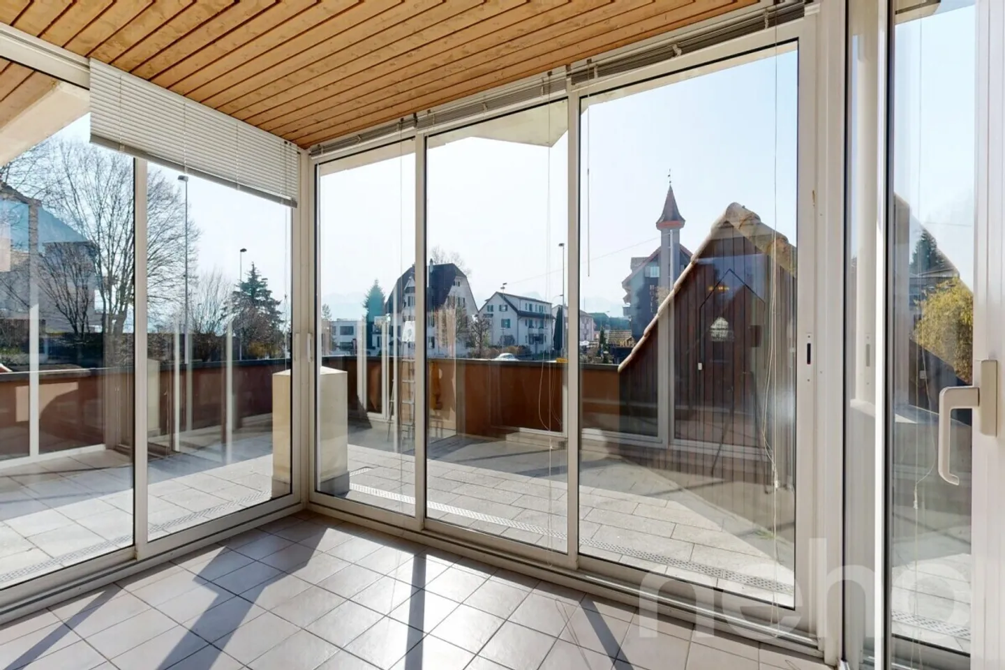 Appartamento 4.5 locali con giardino d'inverno e grande terrazza - Foto 4 di 12