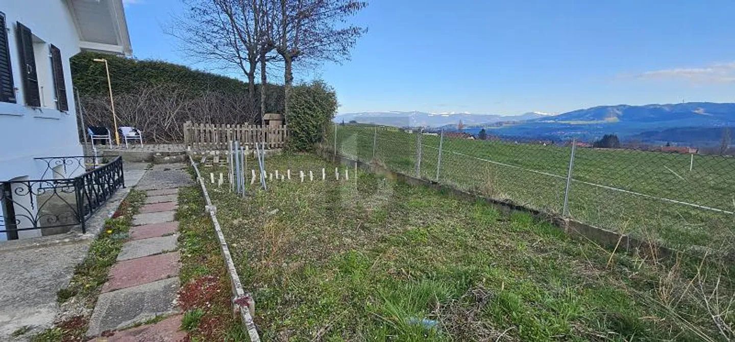 Casa indipendente con giardino - Foto 2 di 6