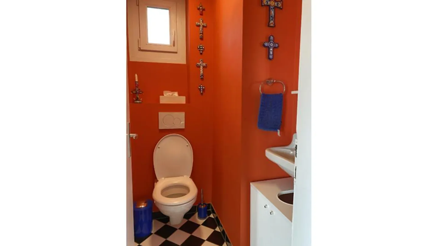 HOUSE 7 ROOMS IN VILLARS-SUR-GLÂNE (FR), FURNISHED, FIXED TERM - Photo 7 of 10