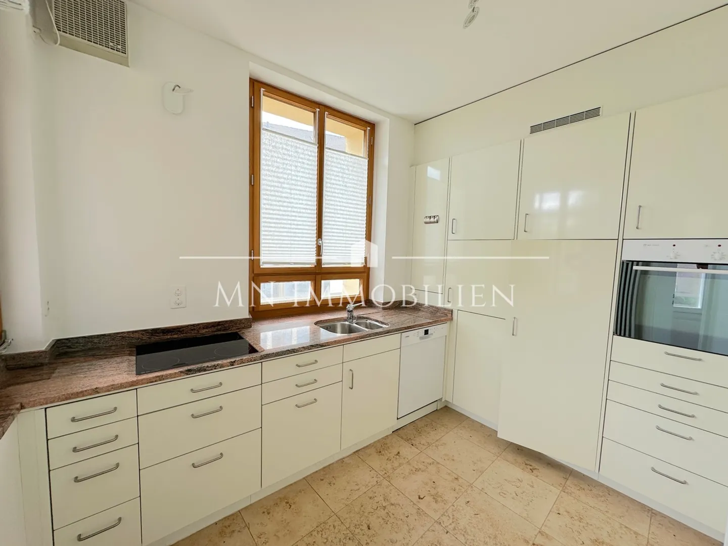 Charming Apartment in Basel - Photo 3 of 6