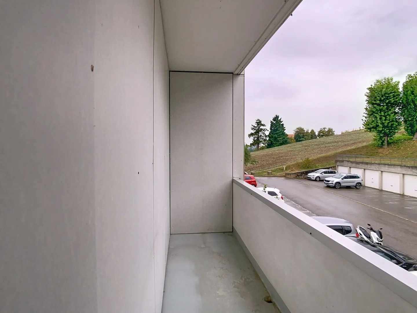 Lumineux logement traversant avec vue imprenable et deux balcons ! - Photo 3 sur 10