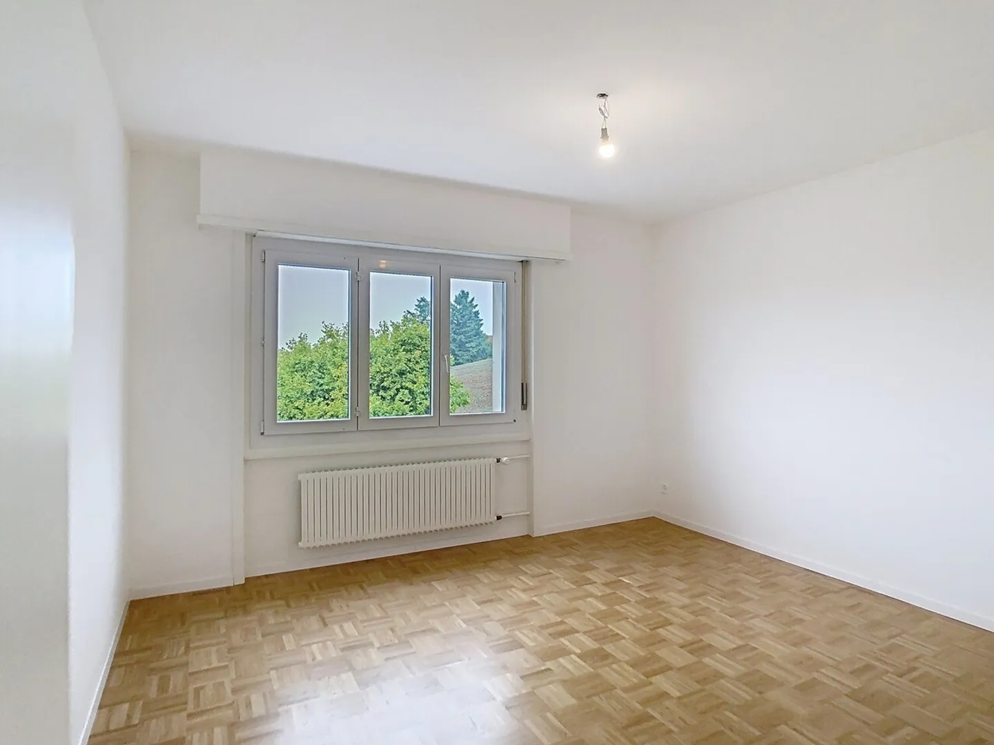 Lumineux logement traversant avec vue imprenable et deux balcons ! - Photo 6 sur 10