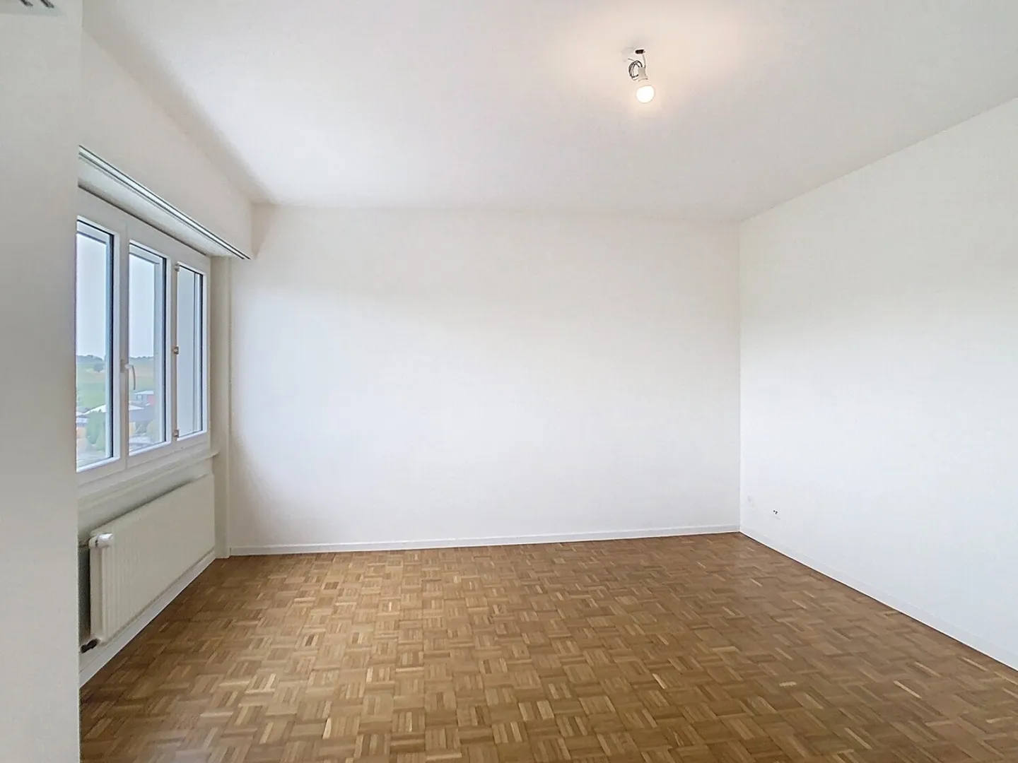 Lumineux logement traversant avec vue imprenable et deux balcons ! - Photo 5 sur 10