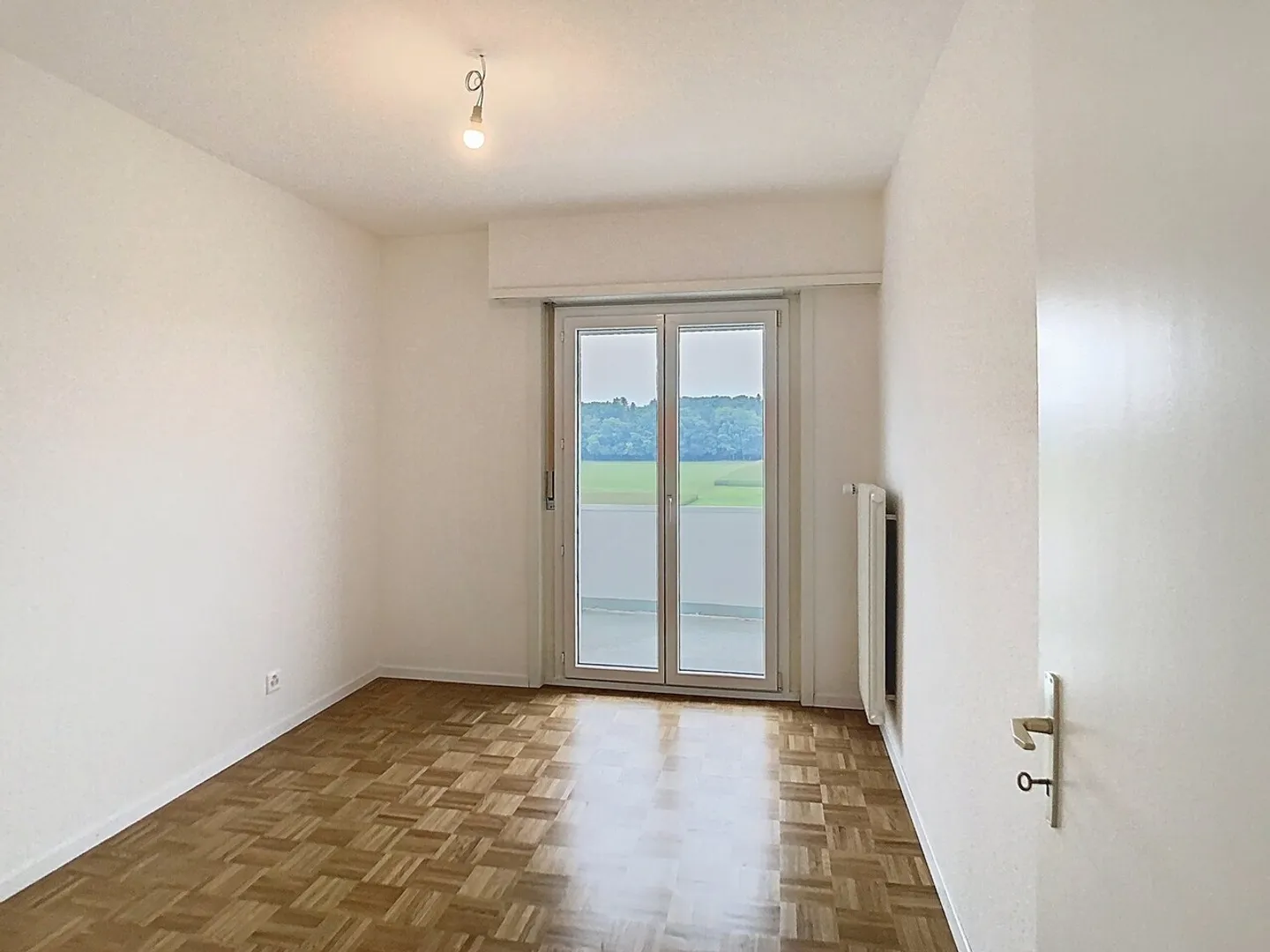 Lumineux logement traversant avec vue imprenable et deux balcons ! - Photo 7 sur 10